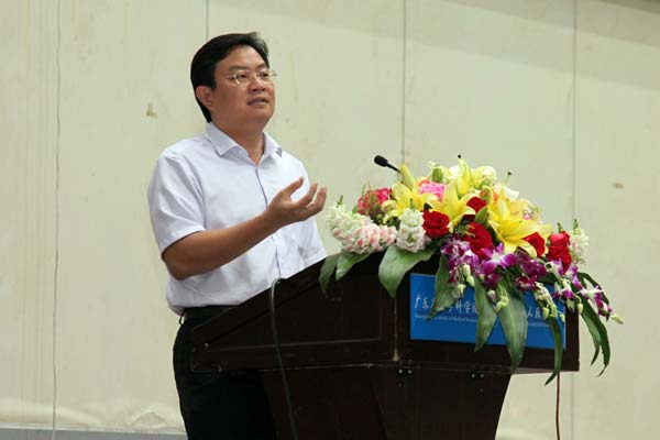王雄飞检察长在授课