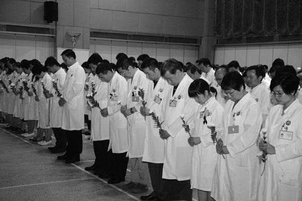 雨泪挥别好医生——陈仲伟主任遗体告别仪式10日举行