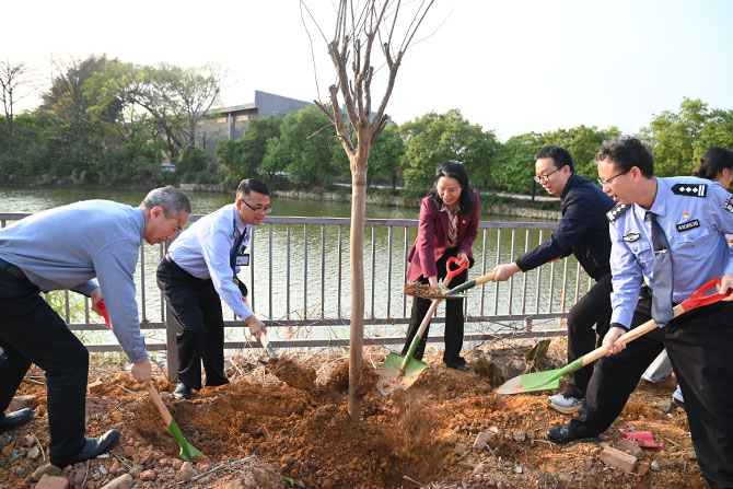 dj0318-8.jpg dj0318-8.jpg