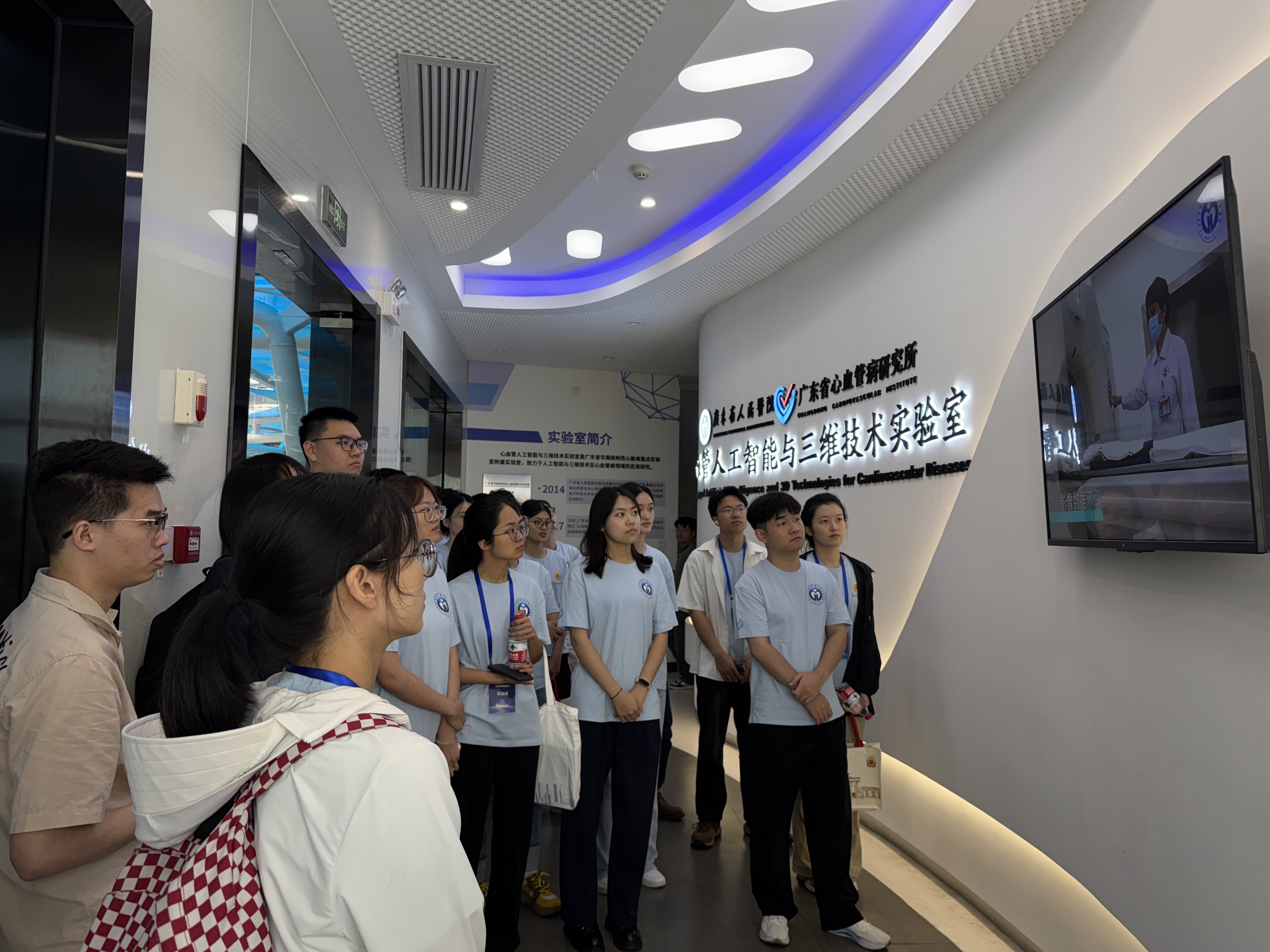 参观广东省人民医院3D打印室3.jpg 参观广东省人民医院3D打印室3.jpg